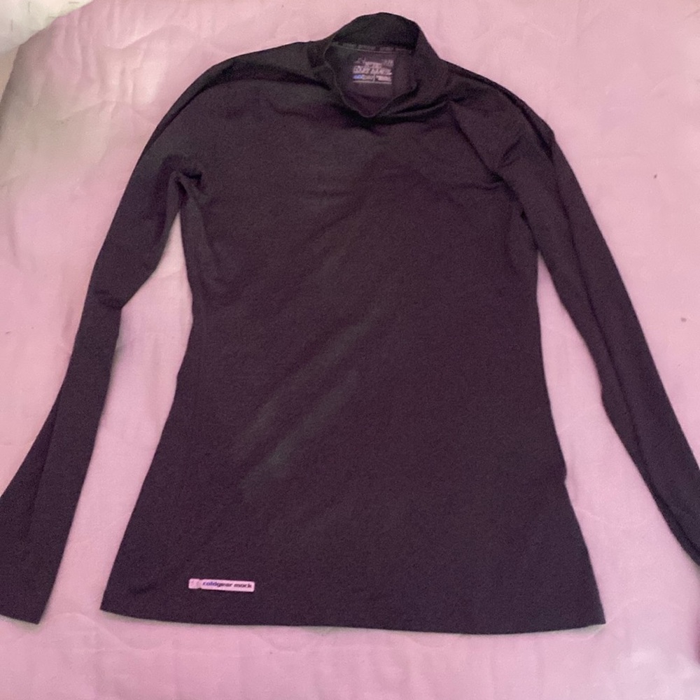 Women’s fitted long sleeve